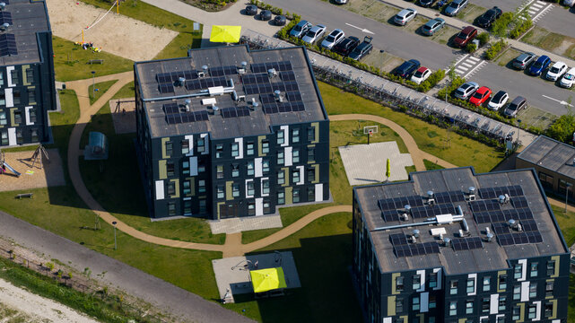 Aerial view of KaFra Zevenbergen modular housing complex featuring solar panels on rooftops and surrounding green spaces in Zevenbergen, Noord-Brabant, Netherlands.