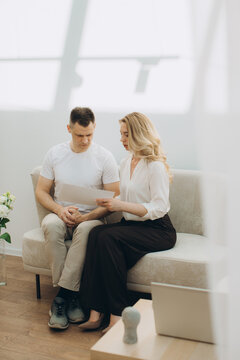 Psychologist discussing treatment plan with client