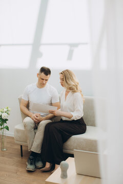 Psychologist explaining documents to man during therapy session