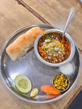 misal pav in hotel