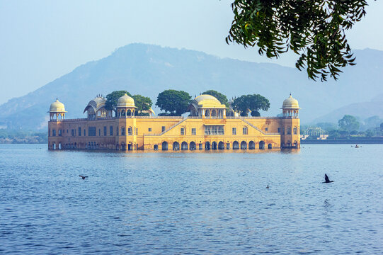 Wasserpalast im maan sagar See in der N&auml;he von Jaipur, Bundesland Rajasthan, Indien