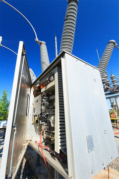 Instrumentation and monitoring unit at high voltage distribution station