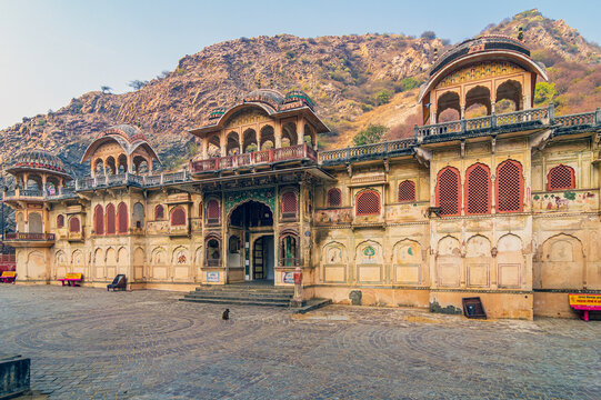 Eindr&uuml;cke des Galta Kund. Ein alter Hindutempel mit Quelle N&auml;he der Stadt Jaipur, im Bundesland Rajasthan, Indien