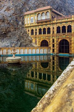 Eindr&uuml;cke des Galta Kund. Ein alter Hindutempel mit Quelle N&auml;he der Stadt Jaipur, im Bundesland Rajasthan, Indien