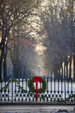 Christmas wreath on a fence in winter, Commonwealth Avenue