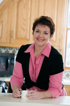 Portrait of a cheerful woman holding a coffee cup