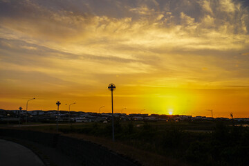 Obraz premium Sunset over a suburban landscape with streetlights and distant buildings,ICELAND