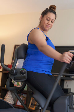 Woman with spinal cord injury getting into her desk so she can stand up
