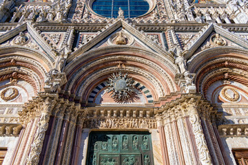Naklejka premium Duomo di Siena, Romanisch Gotischer Dom mit Mosaiken, Piazza del Duomo, Siena, Toskana, Italien