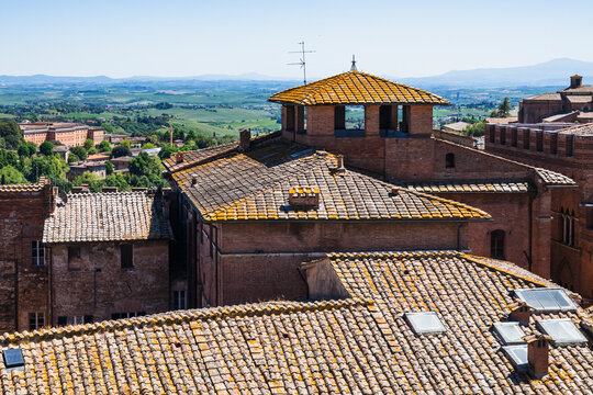 Ausblick vom Facciatone  auf die mittelalterliche Stadt Siena  Toskana, Italien