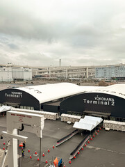 Obraz premium Yokohama, Japan - March 16, 2026: Yokohama waterfront skyline and port facilities in Yokohama, Japan 