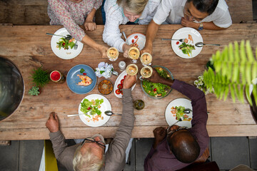 Naklejka premium Celebratory meal with diverse friends