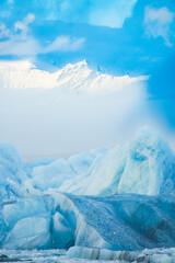 霧のアイスランド氷山 © kanzilyou