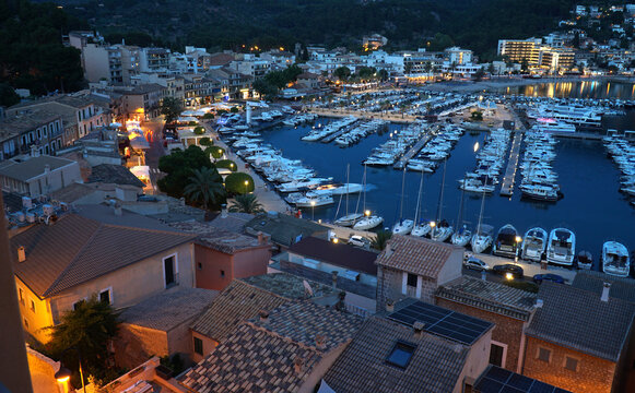 Puerto do Soller at night boats and waterfront buildings