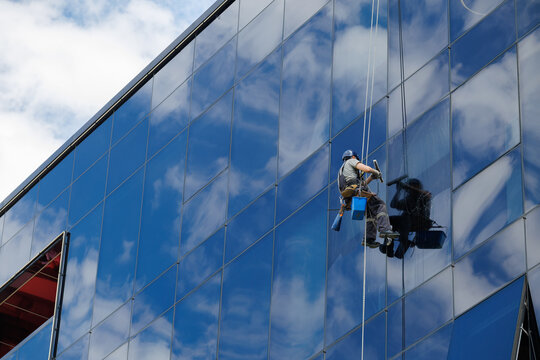 Professional skyscraper window washing service