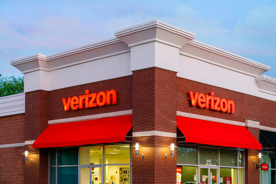 New Hartford, NY - May 26, 2026: Exterior of the Verizon retail store, part of Verizon Communications Inc., a Fortune 500 telecommunications company founded in 2000 