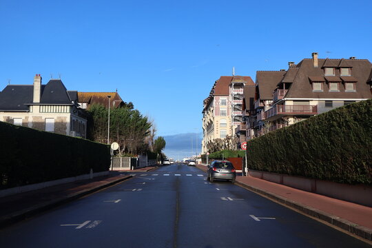 straight road heading to the beach
