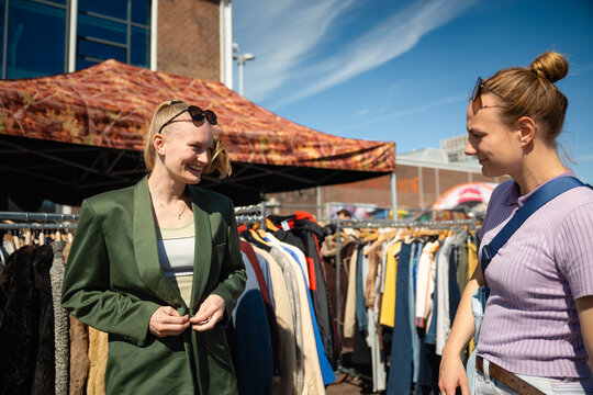 Thrifting in IJ-Hallen