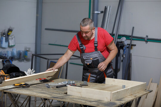 Joiner works with wood