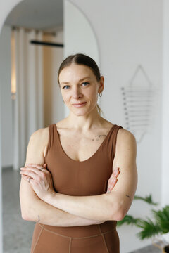 Front view of sportswoman with crossed arms looking at camera