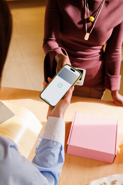 Contactless payment with smartphone 