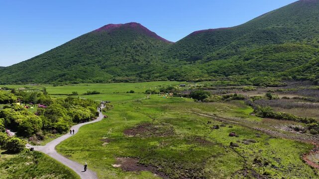 初夏の久住高原 ミヤマキリシマ群生地の空撮風景
