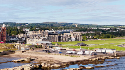 Obraz premium Aerial View of St Andrews Coastline with Historic Buildings and Golf Course