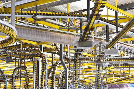 Conveyor belts with newspapers in a printing shop