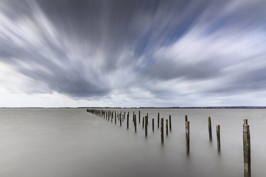 Storm at Lake D&uuml;mmer, jetty, weather, clouds, expanse, long exposure, Lembruch, Lower Saxony, Germany