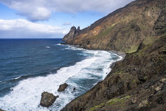The north-west coast of La Gomera with the Playa de Arguamul beach. Mountains, cliffs and steep coast. Guillama, La Gomera, Canary Islands, Spain