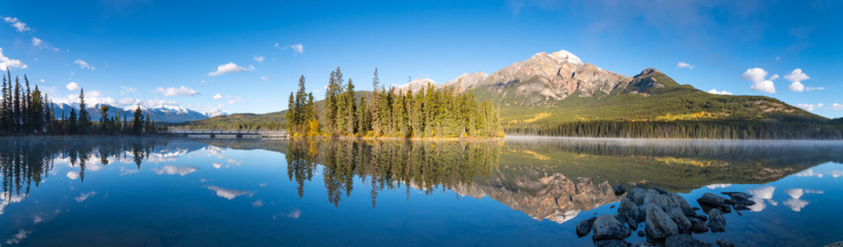 Canada, Alberta, Jasper National Park, Pyramid Mountain, Pyramid Lake