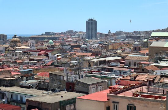 Napoli - Panorama verso il grattacielo nel centro storico dal tetto del duomo