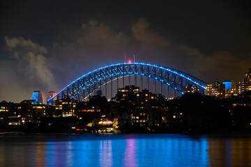 Fototapeta premium Sydney Harbour Bridge New Year's Eve Fireworks Reflecting On Water