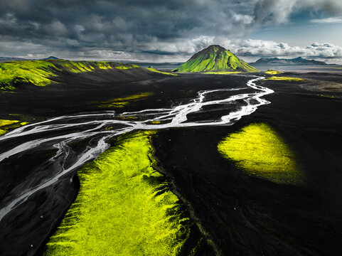 Le volcan M&aelig;lifell et les rivi&egrave;res de sable noir d'Islande