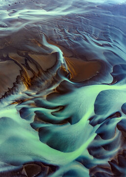 Panorama a&eacute;rien des m&eacute;andres glaciaires en Islande