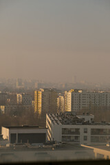 Obraz premium Urban buildings enveloped in thick city smog