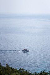 Obraz premium Small excursion boat sailing on the Aegean Sea, Greece
