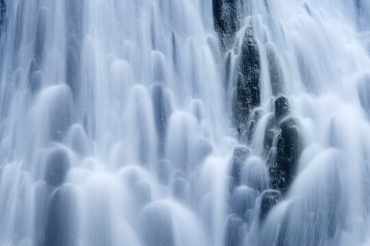 Cascade du Rossignolet en plan serr&eacute;/France, Massif central (63), Auvergne, Puy de Dome
