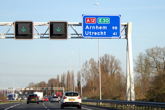 Niederlande, Rijksweg A12,Entfernungen Arnhem und Utrecht.