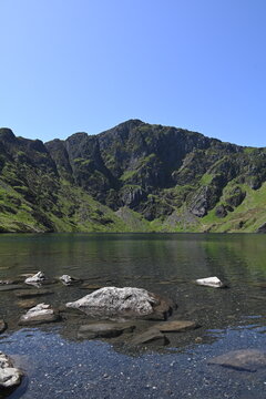 the lake at the top of cadiar idris
