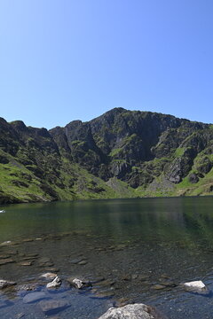 the lake at the top of cadiar idris