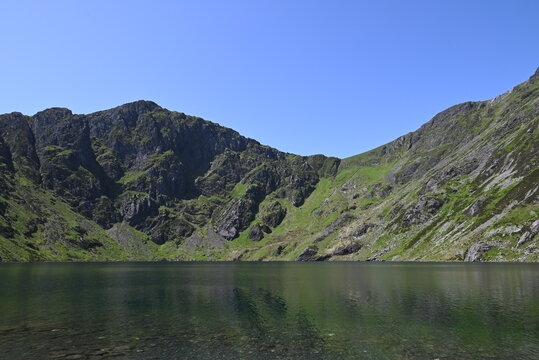 the lake at the top of cadiar idris