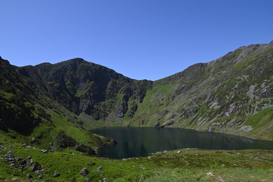 the lake at the top of cadiar idris