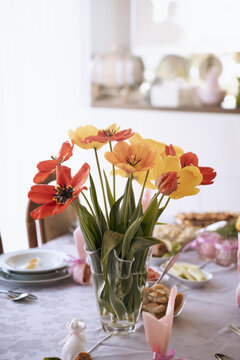 easter table setting with tulip flowers