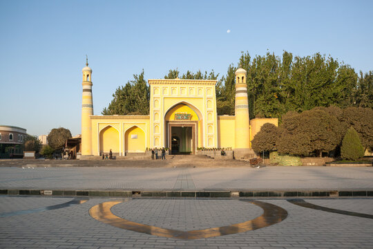 Colorful facade of Id Kah mosque in Kashgar, Kashgar, Xinjiang, China