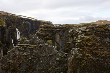 Fototapeta premium Horizontal view of a natural rock arch bridge and rugged basalt cliffs in Kirkjubæjarklaustur, Iceland
