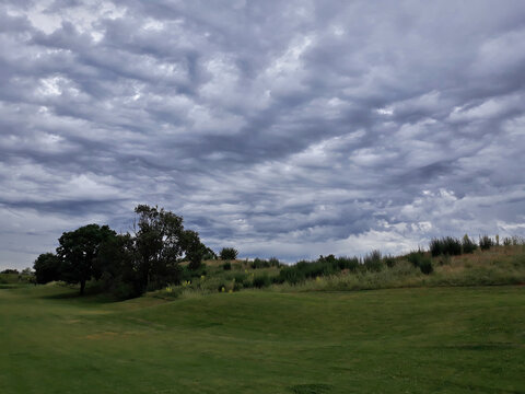 Vue sur le Golf de Chassieu en France avec un ciel spectaculaire