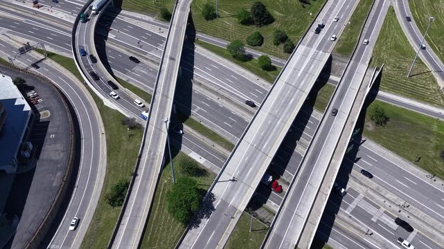 Interstate travel through Detroit Michigan, Highway interchange downtown