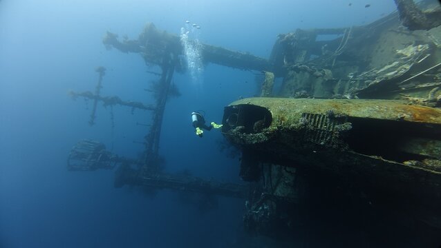 diver the the deep sea