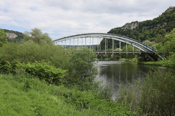 Fototapeta premium Pont de Baume les Dames sur la rivière le Doubs, ville de Baume les Dames, département du Doubs, France